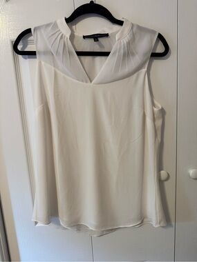 White House Black Market Ivory Pleated Sleeveless Blouse – Size Small